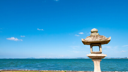 夏の琵琶湖と灯篭