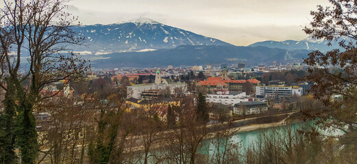 Fototapeta premium Views of the Innsbruck valley in december with a river running through the city