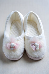 kid s white slippers for girls