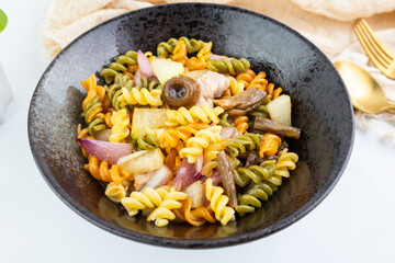 A bowl of delicious fried pasta