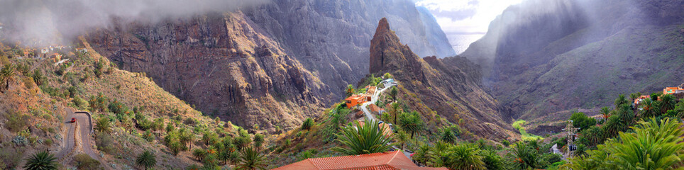 Masca Bergdorf mit Vulkankrater, Teno-Gebirge, Insel Teneriffa, Kanaren, Spanien, Europa, Panorama 