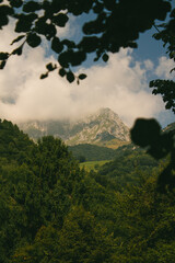 Obraz premium cima della montagna da lontano