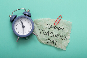 The clock is set to the time of 10:00