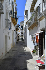 Obraz premium A narrow street in the historic center of Gallipoli, a tourist town in Puglia in Italy.