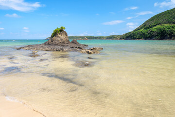 夏の長崎県対馬の三宇田浜の風景
