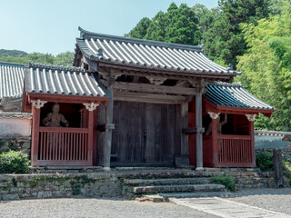 長崎県対馬市　万松院の山門