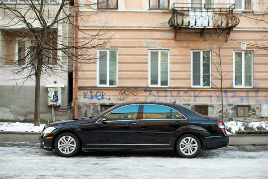 Ivano-Frankivsk, Ukraine - 19 Jan 2024: Mercedes-Benz W221 S550, classic executive busines car of 2000s, sedane car from side view, classic style. Car parking on street.