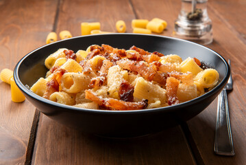 Pasta alla carbonara, cibo italiano 