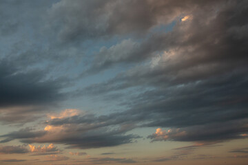 Obraz premium Cloudscape, Colored Clouds at Sunset near the Ocean in a Cloudy Day