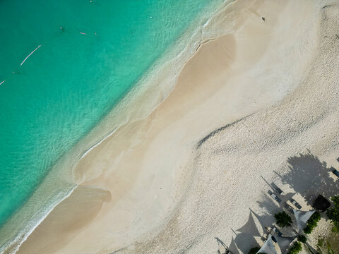 Footprints on the Beach &ndash; High-Quality Stock Photo for Travel, Nature Photography, Marketing, and Branding &ndash; Ideal for Hotels, Businesses, Graphic Designers, and Outdoor-Inspired Projects