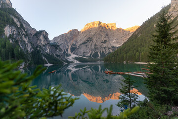 Obraz premium Lago di Braies in Dolomites
