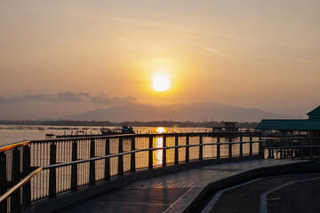 Obraz premium Sunrise viewing point in a village next to the sea