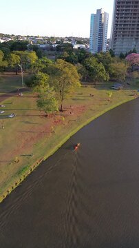 Parque da na&ccedil;&otilde;es ind&iacute;genas Campo Grande - MS na vertical