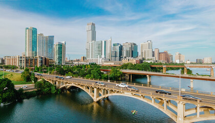 Naklejka premium Bridges crossing the. Colorado River and downtown Austin, Texas, United States.