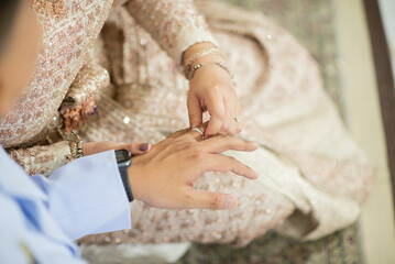 wear a ring, wedding ring, love couple