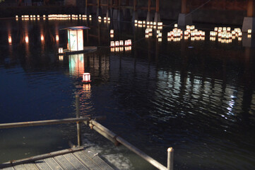 Floating lanterns in hot summer / お盆の行事，灯篭流しの光景