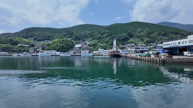 夏の長崎県対馬市厳原港の風景　朝鮮通信使の復元船が停泊中