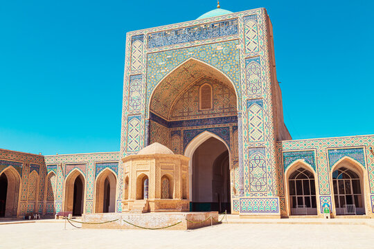 The courtyard of the ancient Kalyan mosque.