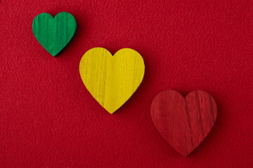 Obraz premium Traffic light red, green, yellow hearts on the red background.