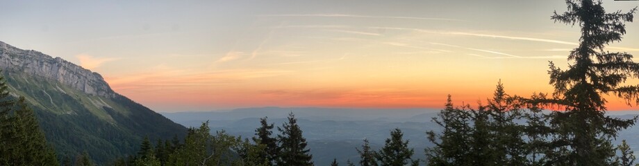 coucher de soleil montagne de sous Dine haute savoie