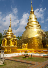 Fototapeta premium Chedi Phrathatluang in Wat Phra Singh Temple in Chiang Mai, Thailand 