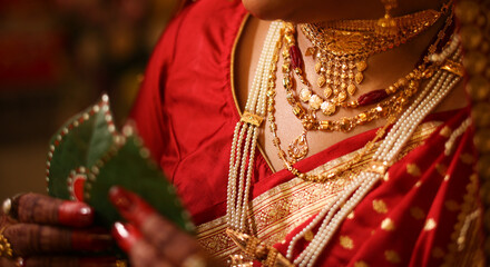 Bengali Bride Wearing Traditional Gold jewellery on her Wedding day