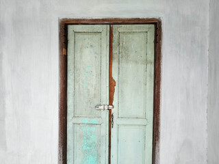 Old Door 4
View of an old door with white walls​Lihat detail
