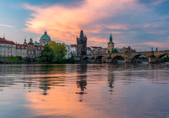 Fototapeta premium Colorful sunrise over Charles Bridge (Karluv Most) over Vltava River in Prague, Czech Republic