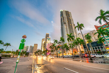 Obraz premium Miami, FL - February 23, 2016: City lights and Downtown Miami Skyscrapers