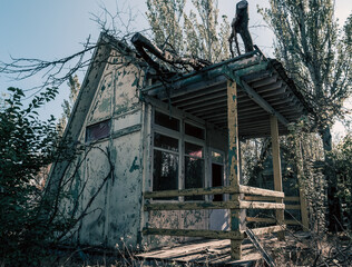 Fototapeta premium destroyed building in a city lost during the war with Ukraine