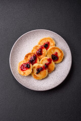 Delicious fresh sweet cheese pancakes with raisins and cinnamon