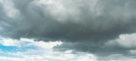 Fototapeta premium clouds over water
