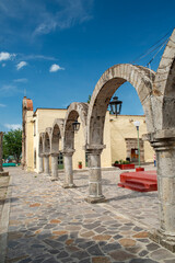 Obraz premium arcos de parroquia san juan evangelista, templo en cementerio, jalisco, camino, panteon san juan evanglista, tlajomulco, jaliso, molcajetes
