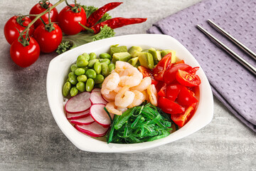 Hawaian cuisine - Poke with cocktail shrimps