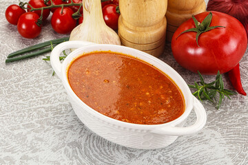 Hot tomato soup with diced chicken