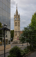 Torre del Reloj de la Coronación,  ,  conmemorando la coronación del Rey Eduardo VII , en 1902.
Surbiton, Distrito Real de Kingston upon Thames,  Londres, 