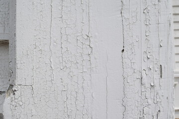 劣化してひび割れた塗装