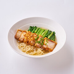 บะหมี่หมูแดง หมูกรอบ ผักลวก Red pork noodles, crispy pork, boiled vegetables