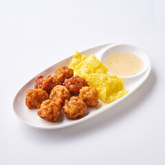 Fried shrimp balls with wontons, crispy and served with plum sauce