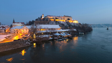 Obraz premium panorama of Petrovaradin Fortress in snowy winter night