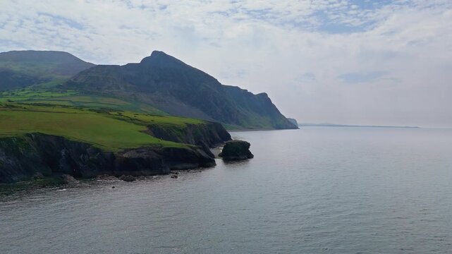 Trefor Sea Stacks, North Wales, Cliffs, Mountains (Gyrn Goch, Gyrn Ddu, Garn For), Pebble Beach