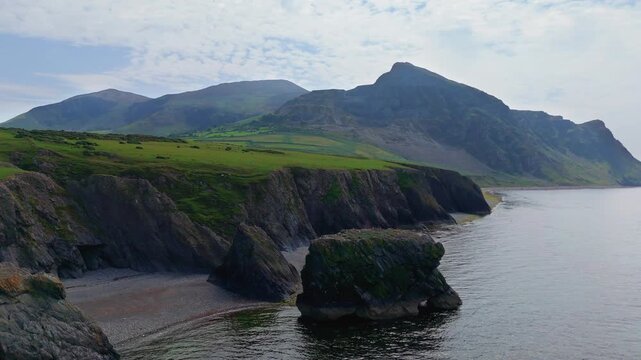 Trefor Sea Stacks, North Wales, Cliffs, Mountains (Gyrn Goch, Gyrn Ddu, Garn For), Pebble Beach