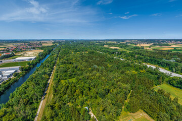 In den Lechauen bei Meitingen in Schwaben, Blick nach Norden über den Auwald zwischen Lechkanal und Lech