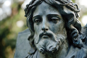 Naklejka premium Close-up of Jesus Christ Statue with Crown of Thorns