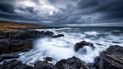 Obraz premium Dramatic Coastal Landscape with Stormy Sky and Rough Waves Crashing Against Rocky Shoreline