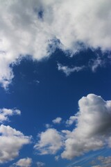 Obraz premium white cloud with blue sky background