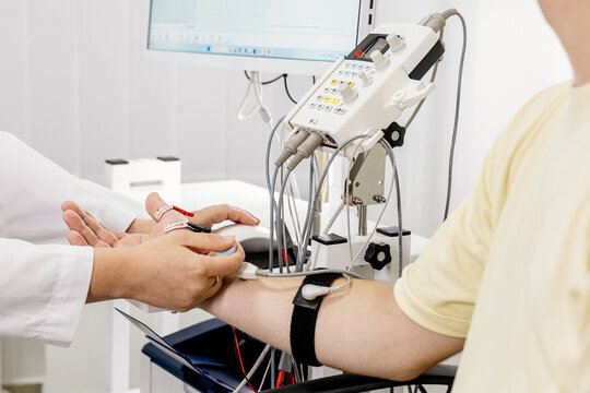  Electromyography for testing patient nerve activity. A modern medical test to detect nerve and muscle issues. Perfect for showcasing professional diagnostics.