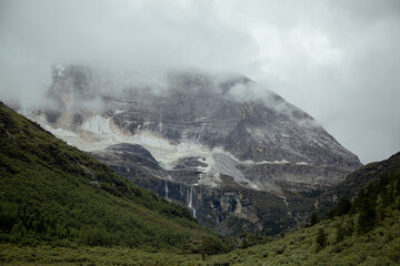 A natural scenic area in Daocheng County, Ganzi Tibetan Autonomous Prefecture, Sichuan Province, China