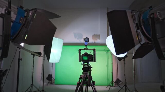 A studio equipped with a high definition camera, professional lighting and a green screen, ready for the production of multimedia content. Social media content creation concept.