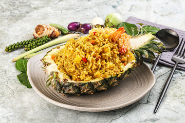 Pineapple fried rice with prawn